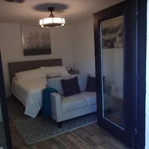 Holiday home Updated Dwntwn 2bd Twnhse W/hot Tub& Private Patio, Palm Springs