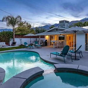 Holiday home Serene 4 Bed 3 Bath Heated Pool Natural Backyard Heart Of, Palm Springs