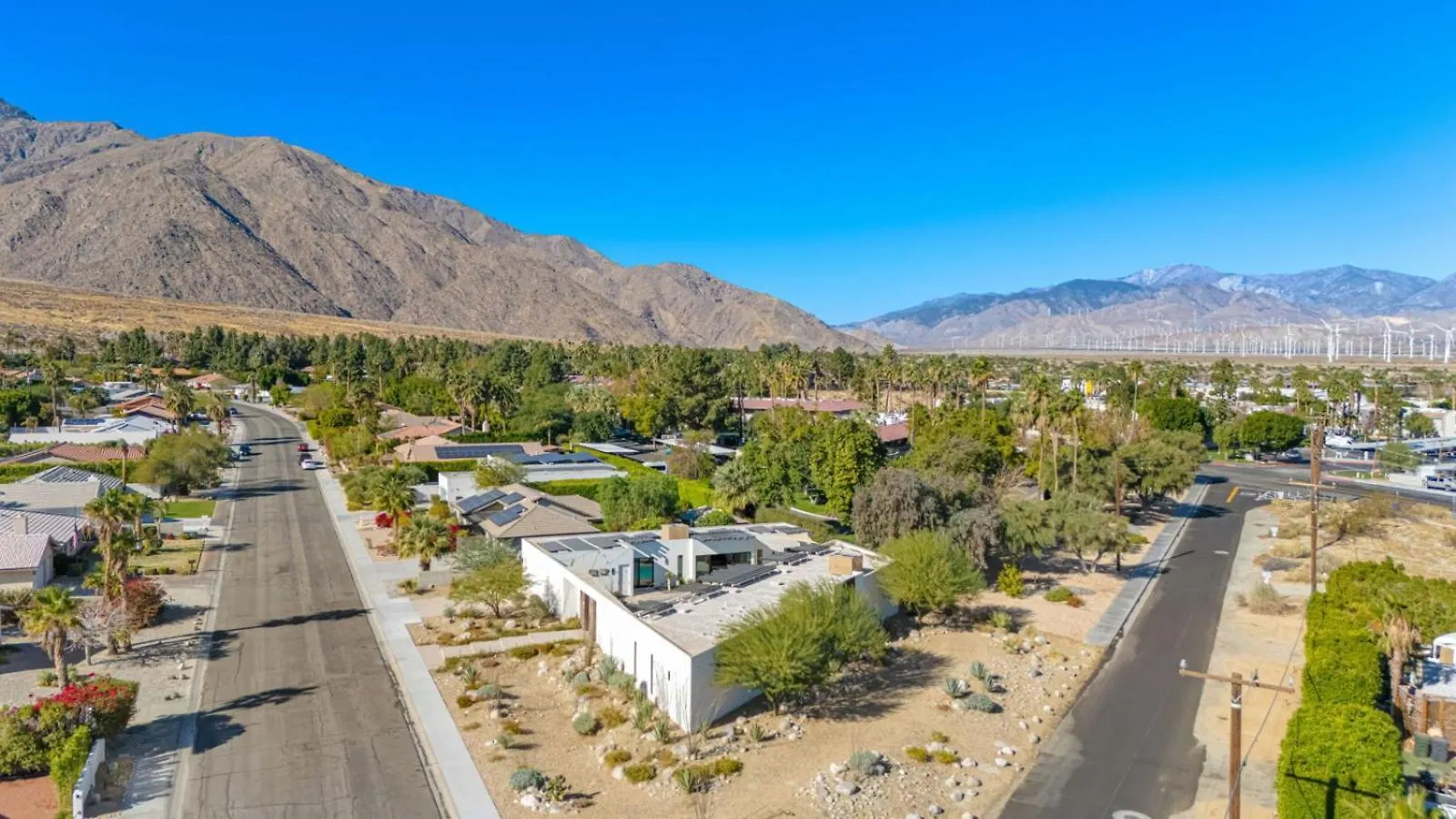 Spectacular Resort-Style Oasis By Rather Be Properties Palm Springs