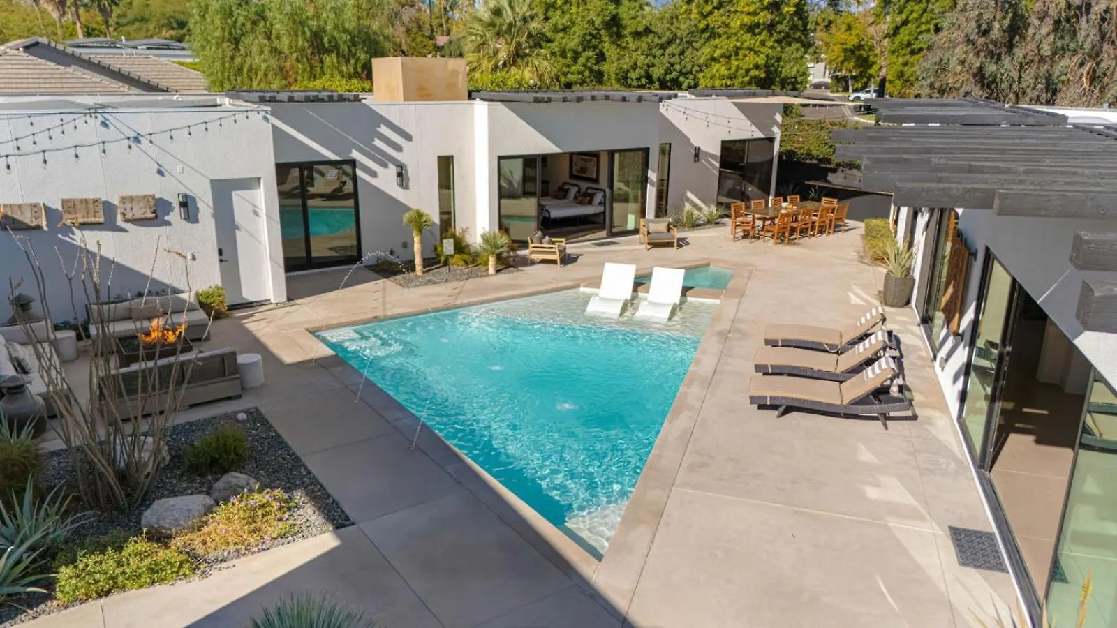 Spectacular Resort-Style Oasis By Rather Be Properties Palm Springs Holiday home