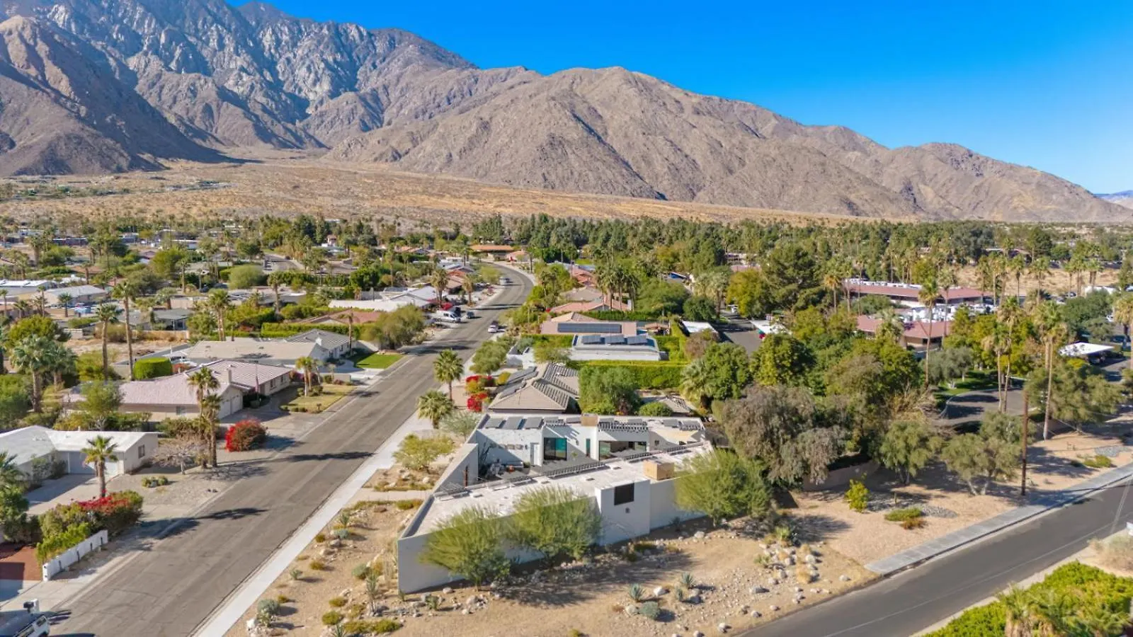 Spectacular Resort-Style Oasis By Rather Be Properties Palm Springs Holiday home
