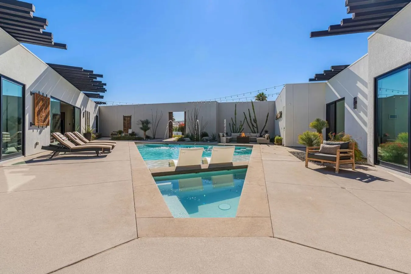 Spectacular Resort-Style Oasis By Rather Be Properties Palm Springs