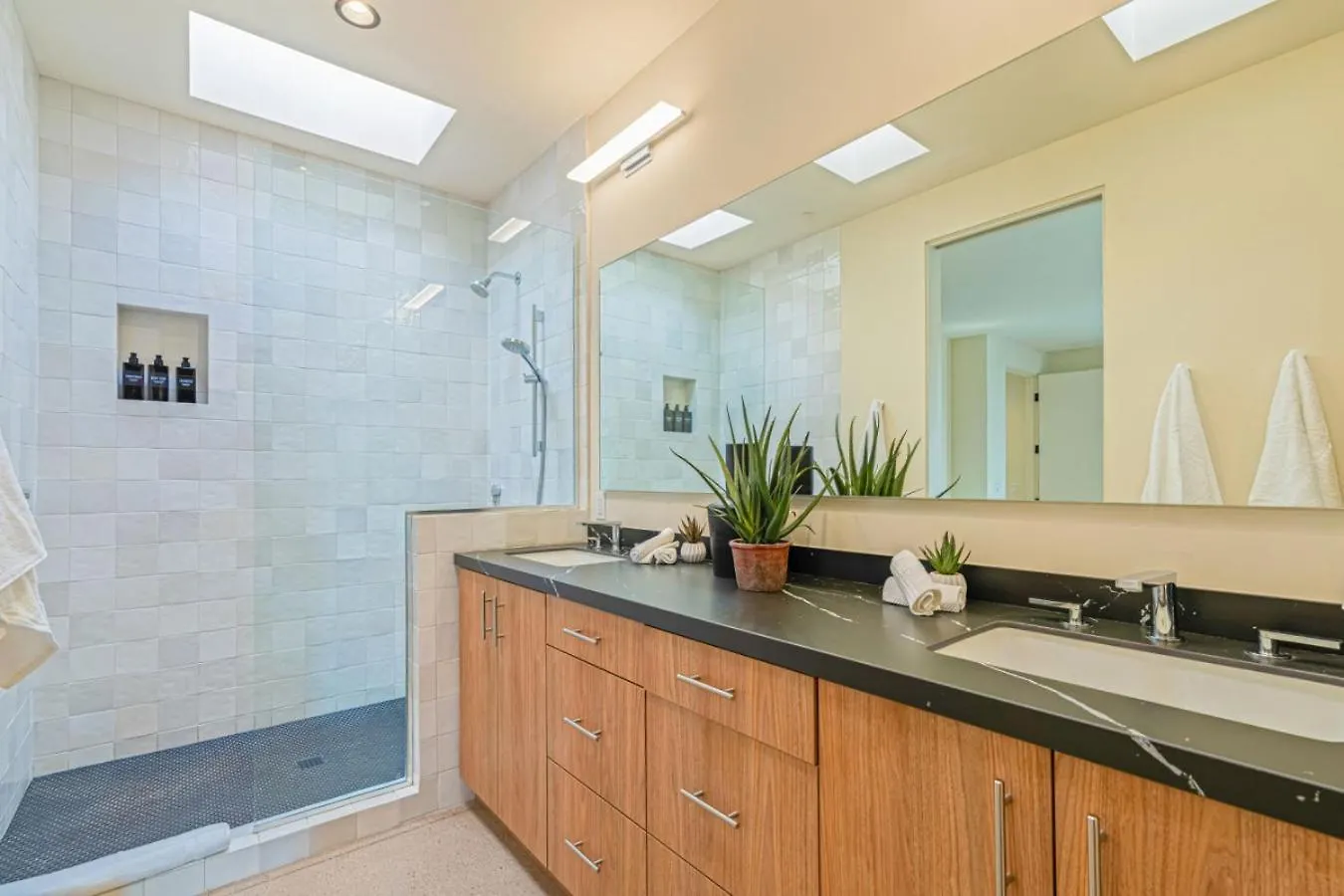 Spectacular Resort-Style Oasis By Rather Be Properties Palm Springs 0*,