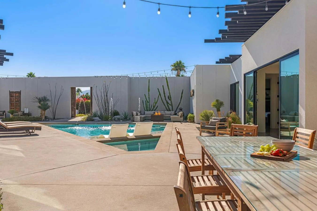 Spectacular Resort-Style Oasis By Rather Be Properties Palm Springs