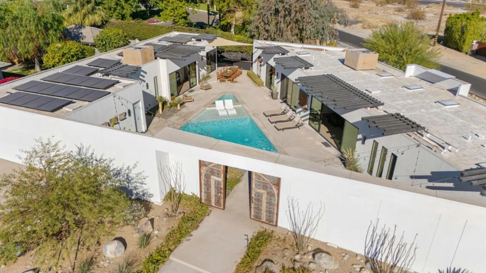 Spectacular Resort-Style Oasis By Rather Be Properties Palm Springs Holiday home
